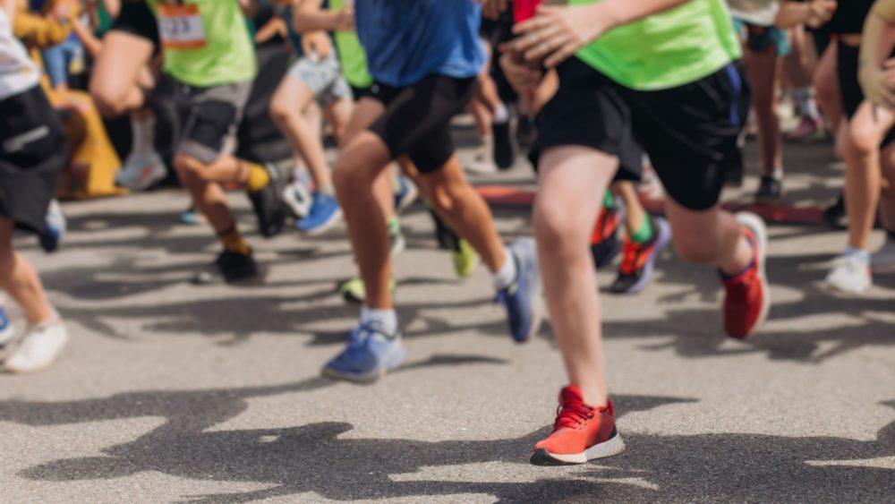A crowd of marathon runners.
