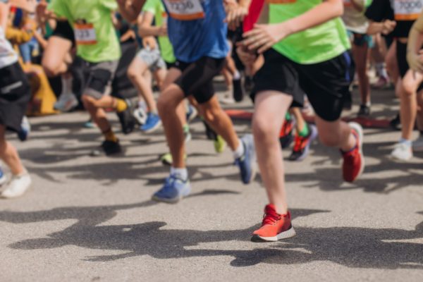 A crowd of marathon runners.